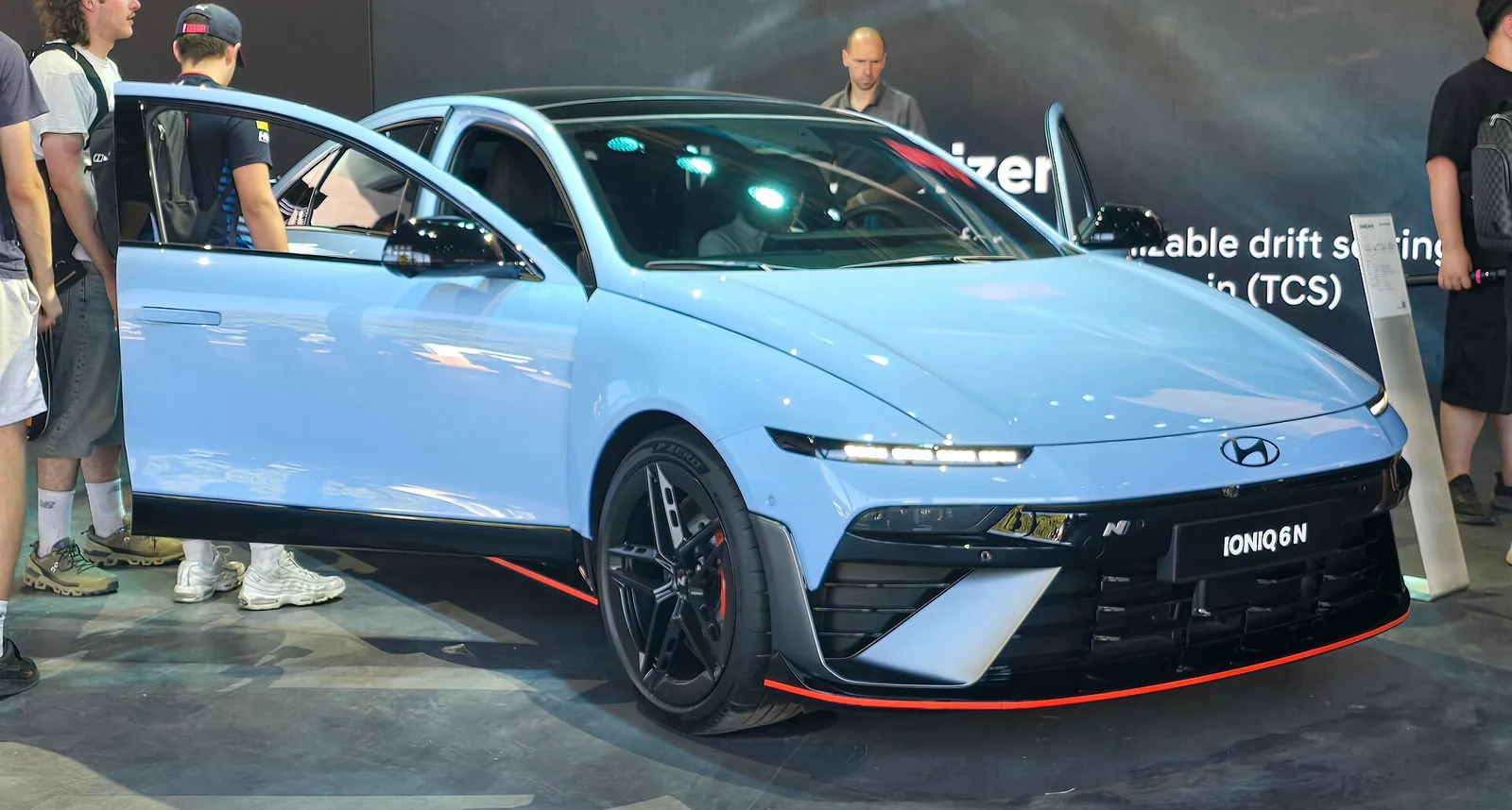Hyundai IONIQ 6 N mostrado en julio de 2025..