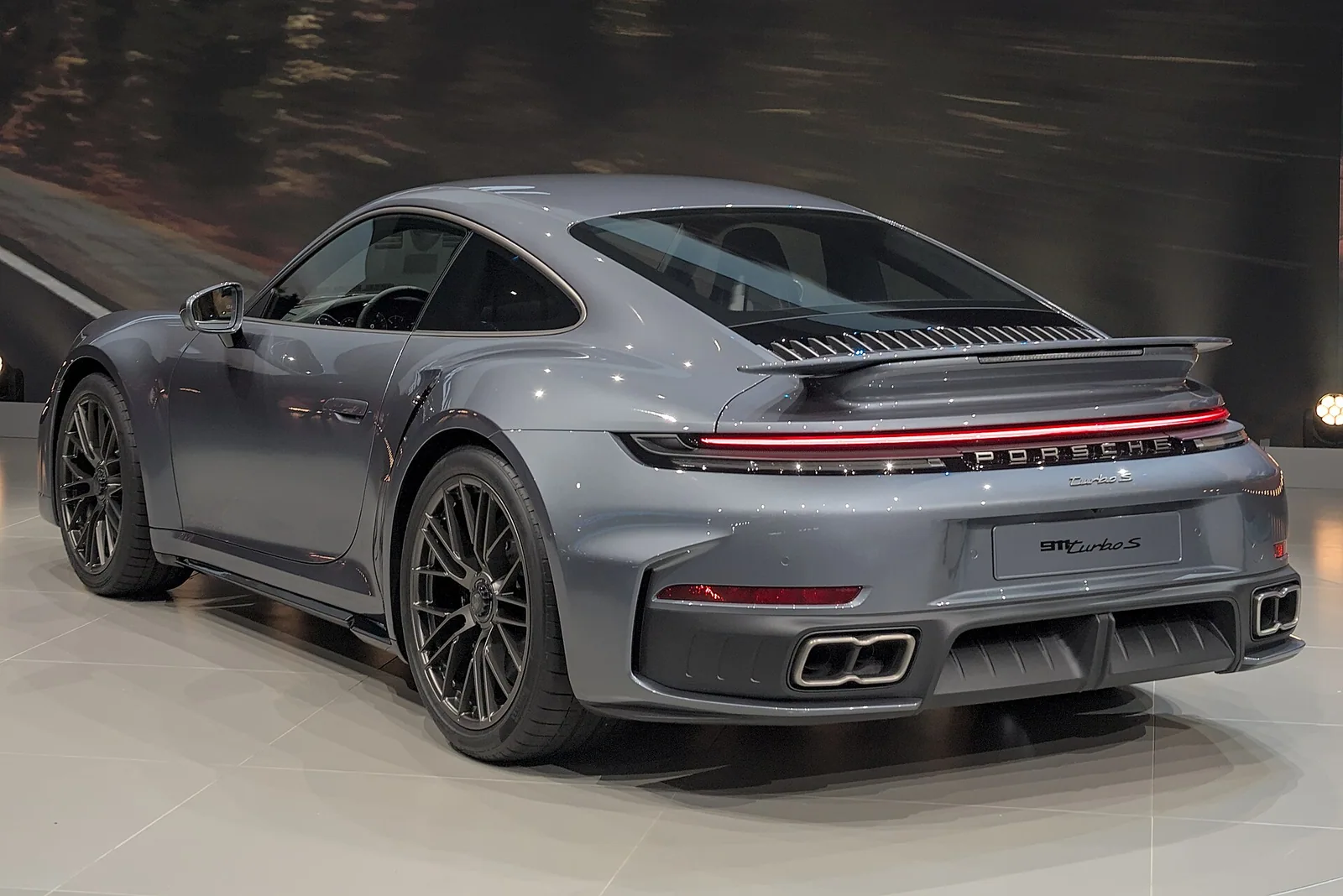 Porsche 911 Turbo S mostrado en el IAA de 2025..
