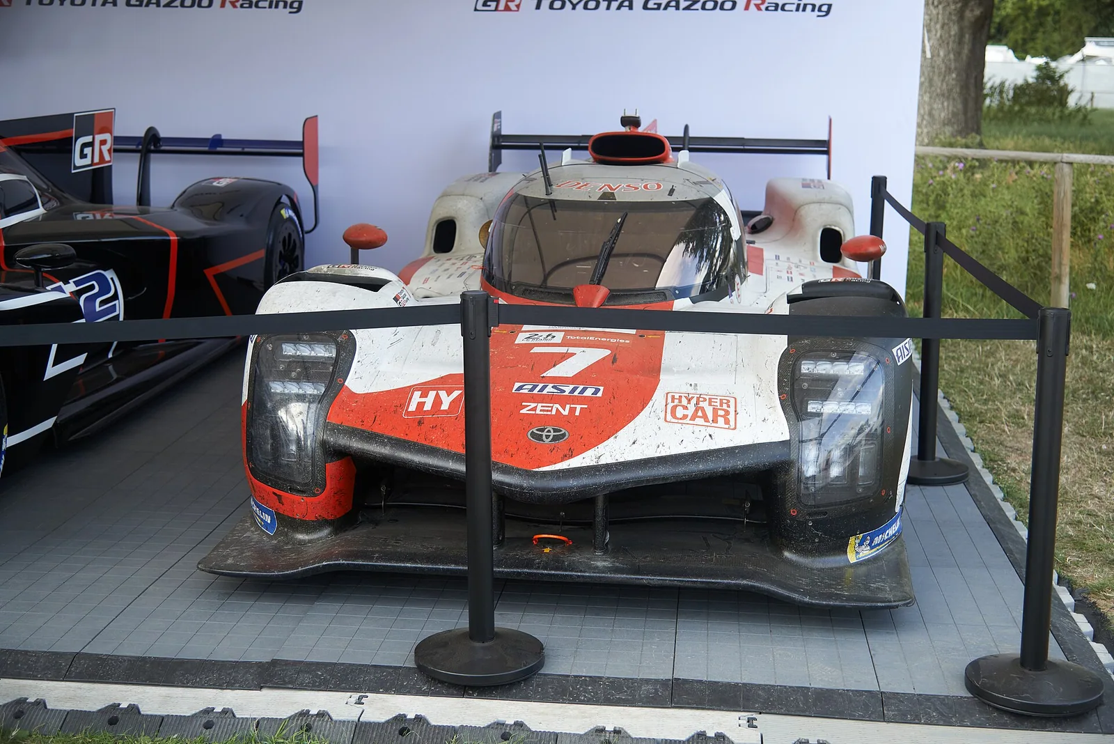 Toyota GR010 Hybrid de la categoría Hypercar, fotografiado en 2023..